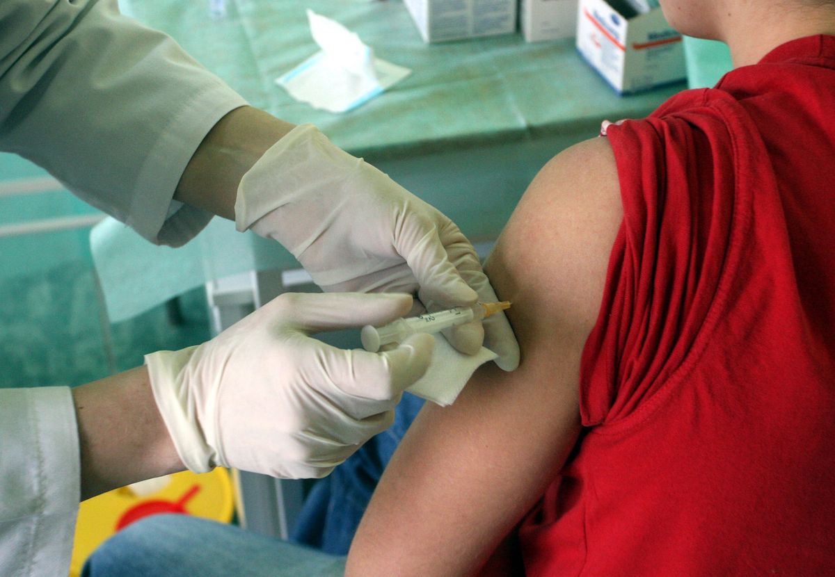 Brytyjczycy ruszają ze szczepieniami nastolatków. Chcą zdążyć przed rokiem szkolnym 