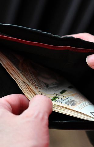 Zarabiała 15 tys. zł, na emeryturze dostała pięć razy mniej. "Nikt o tym nie mówi"