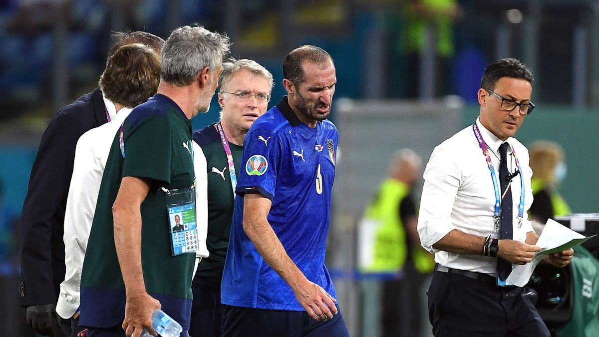 PAP/EPA / Ettore Ferrari / Na zdjęciu: Giorgio Chiellini opuszcza boisko