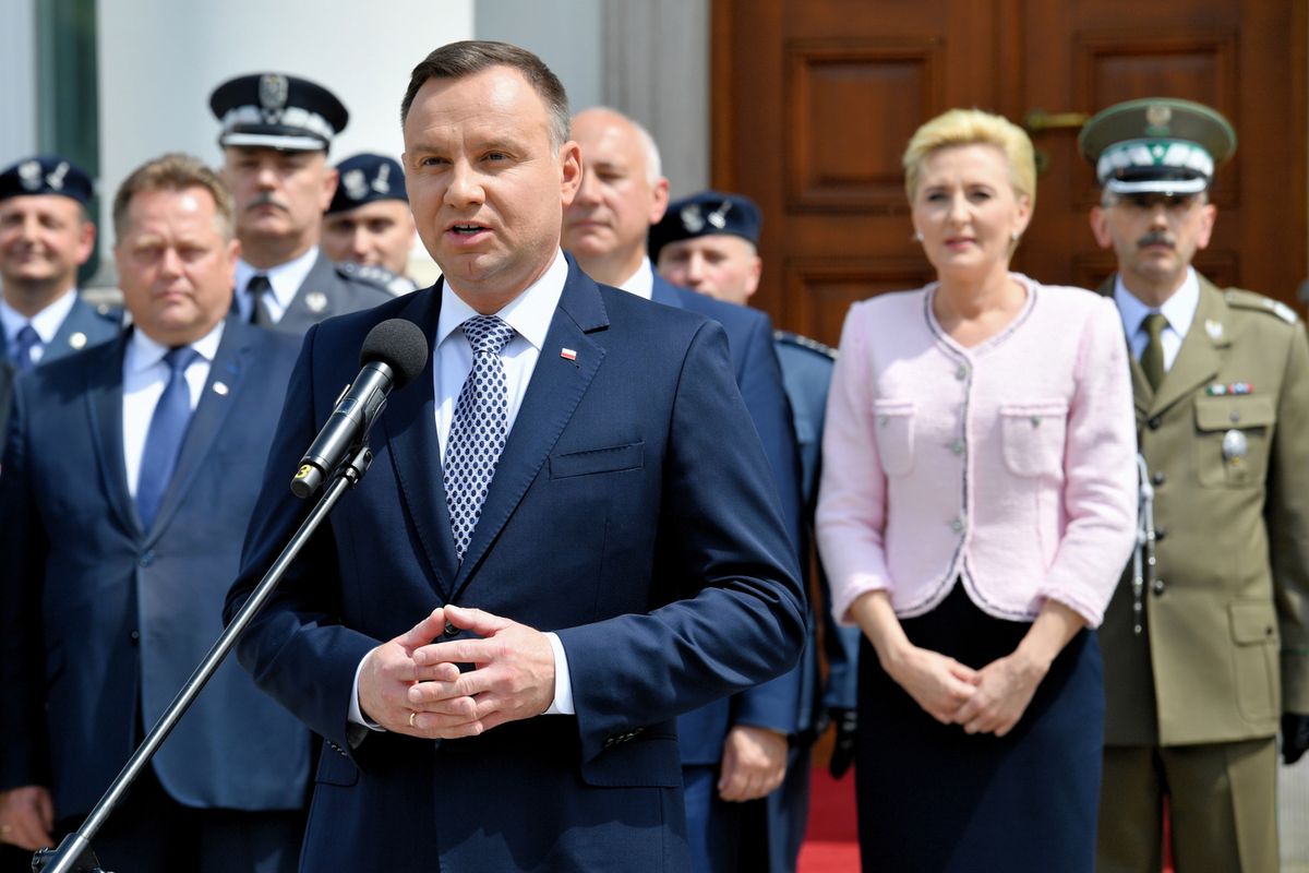 Polacy chcą zmian w obecnej konstytucji. Na referendum nie pójdą