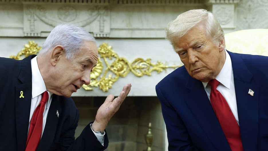 WASHINGTON, DC - APRIL 07: Israeli Prime Minister Benjamin (L) talks to U.S. President Donald Trump during a meeting in the Oval Office of the White House on April 7, 2025 in Washington, DC. President Trump is meeting with Netanyahu to discuss ongoing efforts to release Israeli hostages from Gaza and newly imposed U.S. tariffs. (Photo by Kevin Dietsch/Getty Images)