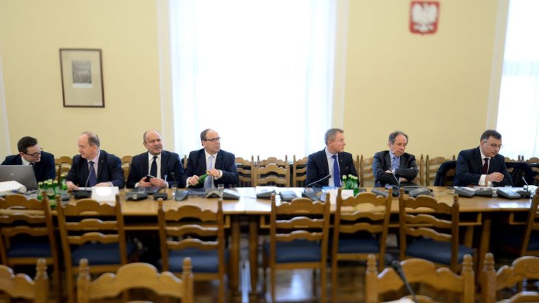 Przedstawiciele banków podczas posiedzenia sejmowej komisji finansów publicznych