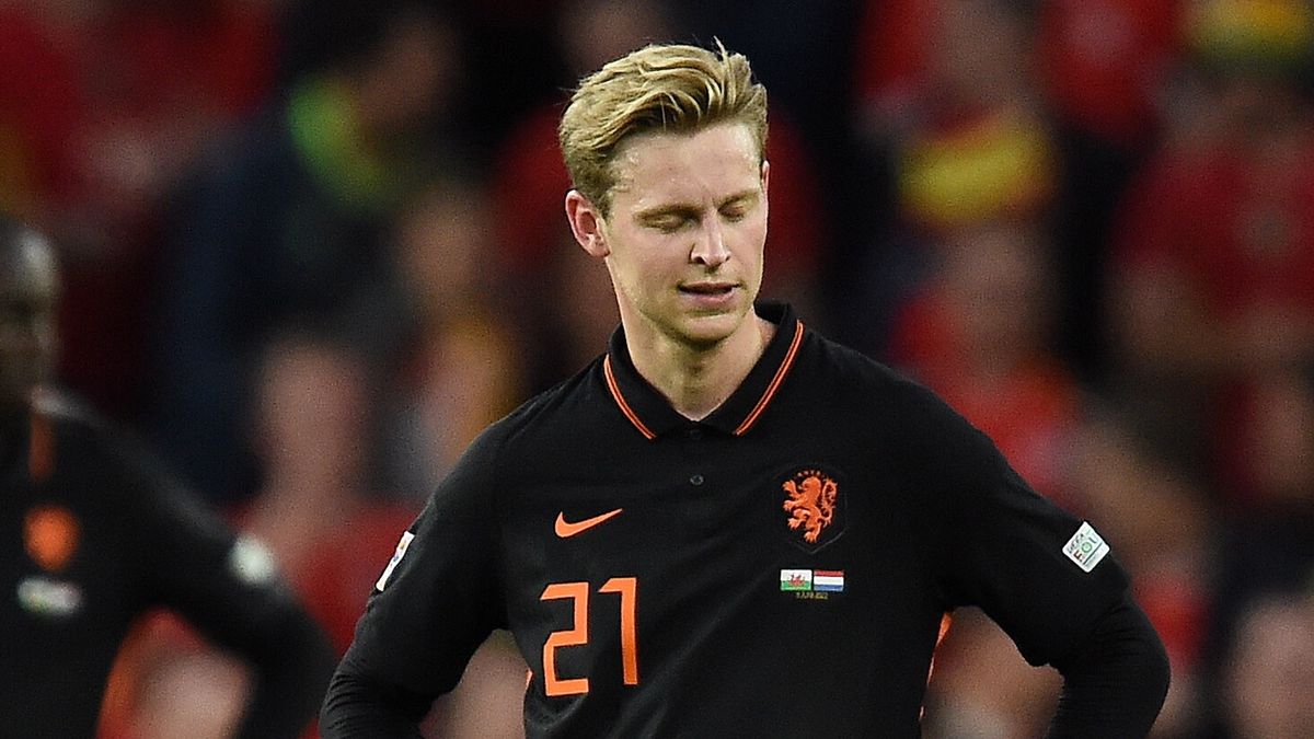 PAP/EPA / PETER POWELL / Na zdjęciu: Frenkie De Jong