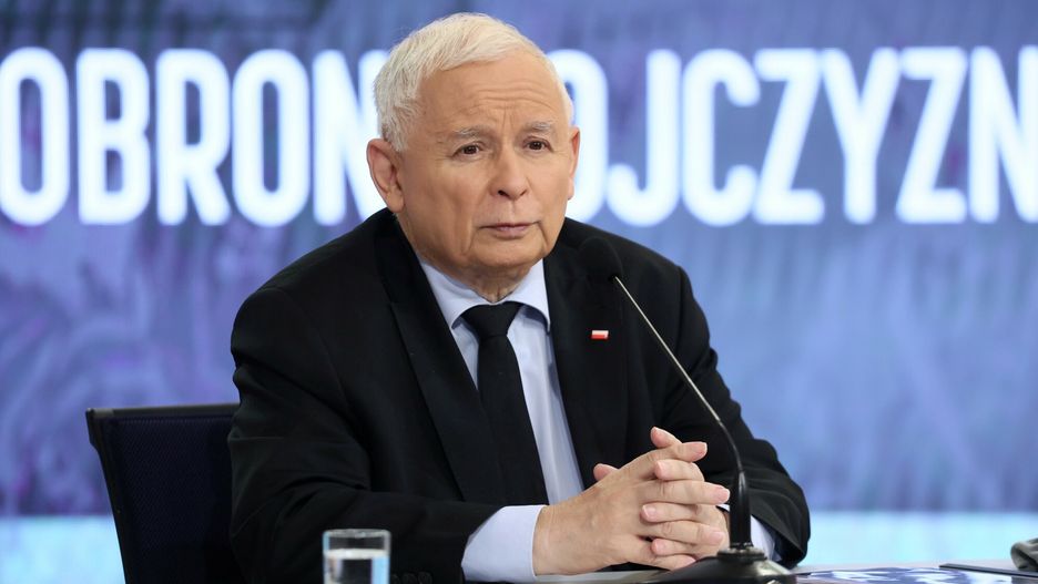 PiS przedstawa ustaw? o obronie ojczyznyFot. Pawel Wodzynski/East News, Warszawa, 26.10.2021. PiS przedstawia zalozenia nowej ustawy o obronie ojczyzny. Projektowana ustawa ma uporzadkowac przepisy dotyczace Sil Zbrojnych, zastepujac kilkanascie aktow prawnych, w tym m.in. ustawe z 1967 roku o powszechnym obowiazku obrony.
N/z: wicepremier, przewodniczacy Komitetu Rady Ministrow ds. Bezpieczenstwa Narodowego i Spraw Obronnych Jaroslaw KaczynskiPawel Wodzynski