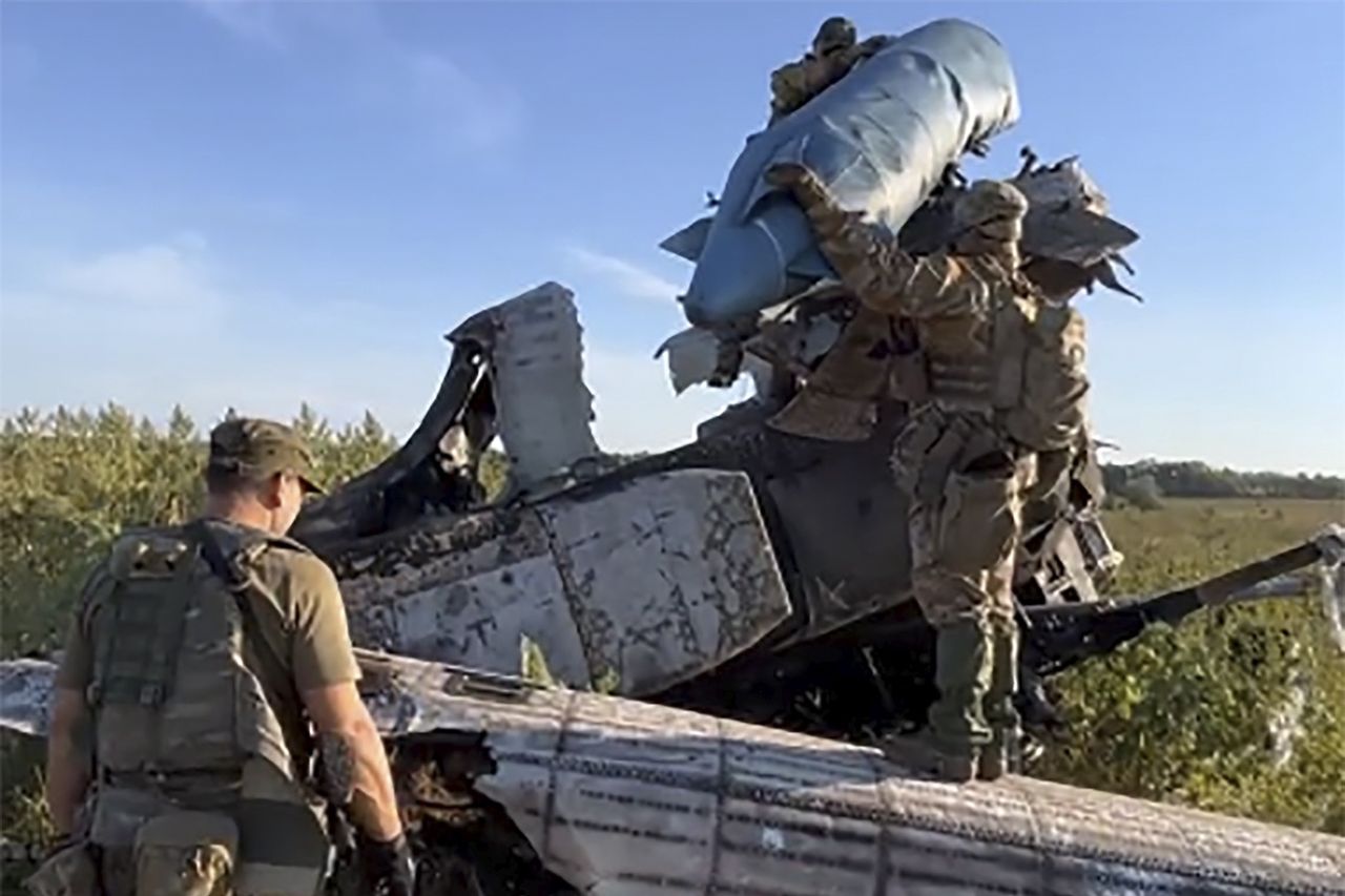 Ukrainians shot down a Russian Mi-28 attack helicopter.