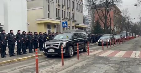 Sznur karawanów. Żegnają ofiary katastrofy w Browarach