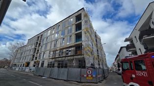 Wichura daje się we znaki mieszkańcom regionu. W Koszalinie wiatr zerwał panele fotowoltaiczne