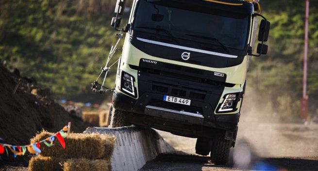 Czterolatka za kierownicą reklamuje Volvo Trucks (wideo)