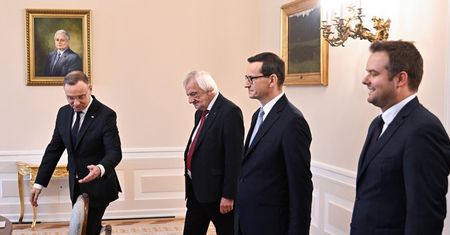 Odpowiedział w korytarzu, co się działo u prezydenta. Terlecki krótko