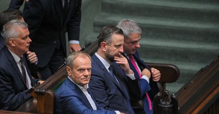 Tusk odpowiada Dudzie. Hołownia musiał przerwać po pierwszych słowach