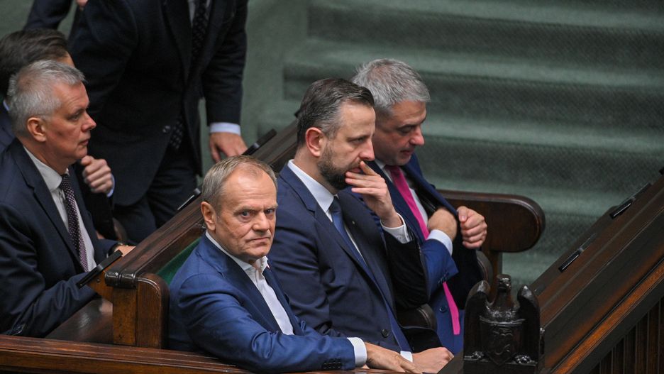 Donald Tusk, Tomasz Siemoniak, W�adys�aw Kosiniak-Kamysz, Krzysztof Gawkowski
Warszawa, 16.10.2024. Premier Donald Tusk (2L), szef MSWiA Tomasz Siemoniak (L), wicepremier, minister obrony narodowej W�adys�aw Kosiniak-Kamysz (2P) oraz wicepremier, minister cyfryzacji Krzysztof Gawkowski (P) na sali plenarnej Sejmu w Warszawie, 16 bm. Prezydent Duda wyg�osi� podczas posiedzenia izby or�dzie w zwi�zku z rocznic� wybor�w parlamentarnych z 2023 roku. (amb) PAP/Marcin Obara
Marcin Obara
obrady Sejmu, or�dzie prezydenta, polityk, polityka, posiedzenie Sejmu, sejm, 10, 10., kaadencji, kadencja, sala plenarna, X
