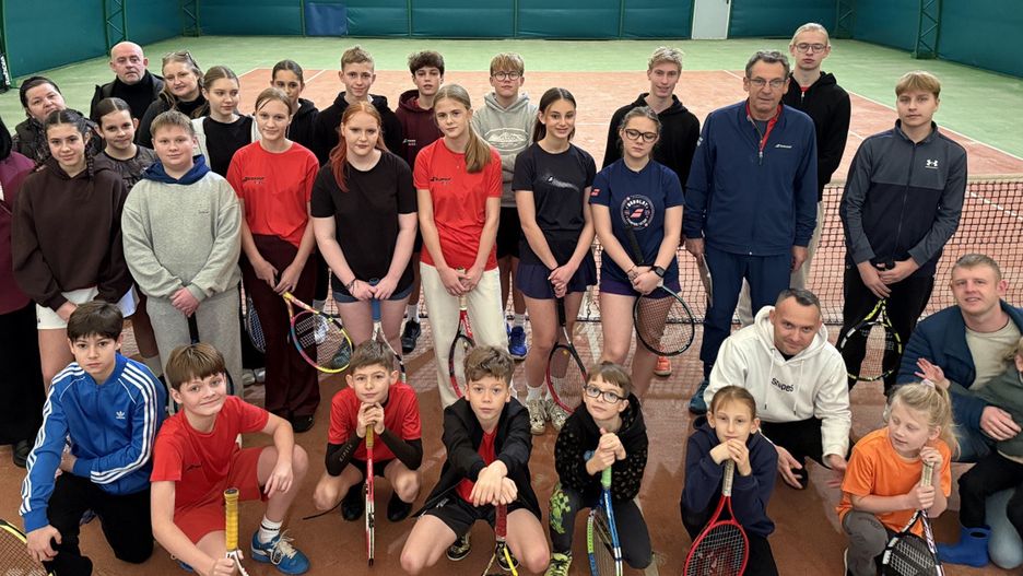 fot. Organizator / Turniej Niepodległościowy młodych tenisistów na kortach Aqua-Tur w Szczecinku