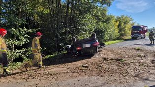 Legnica: Szaleńczy rajd skończył się dachowaniem. Dwie osoby w szpitalu