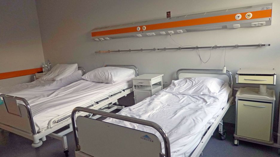 Wojtek Laski - r�?neFot. Wojtek Laski / East News  Centralny Szpital Kliniczny Ministerstwa Spraw Wewnetrznych (MSW), Warszawa, 23.06.2019  N/z: puste lozka w sali szpitalnejWojtek Laski