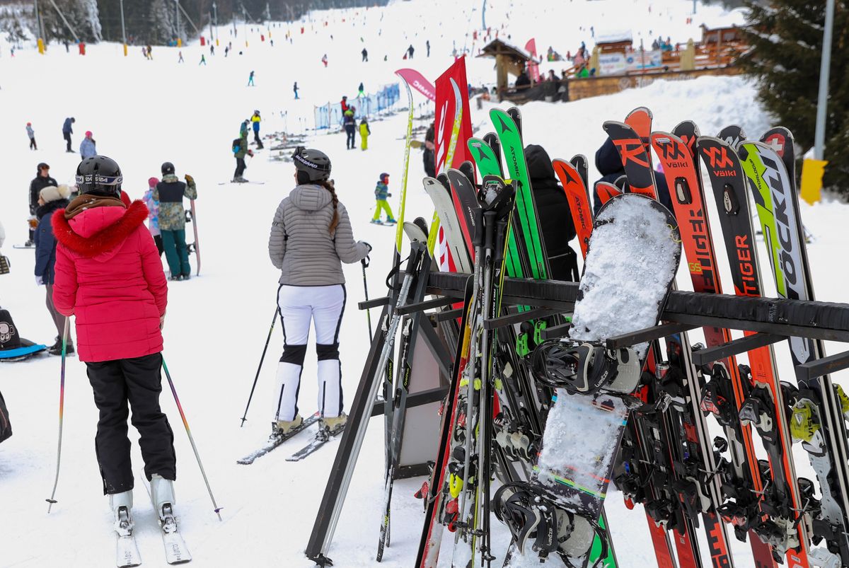 Wypożyczenie sprzętu narciarskiego może słono kosztować