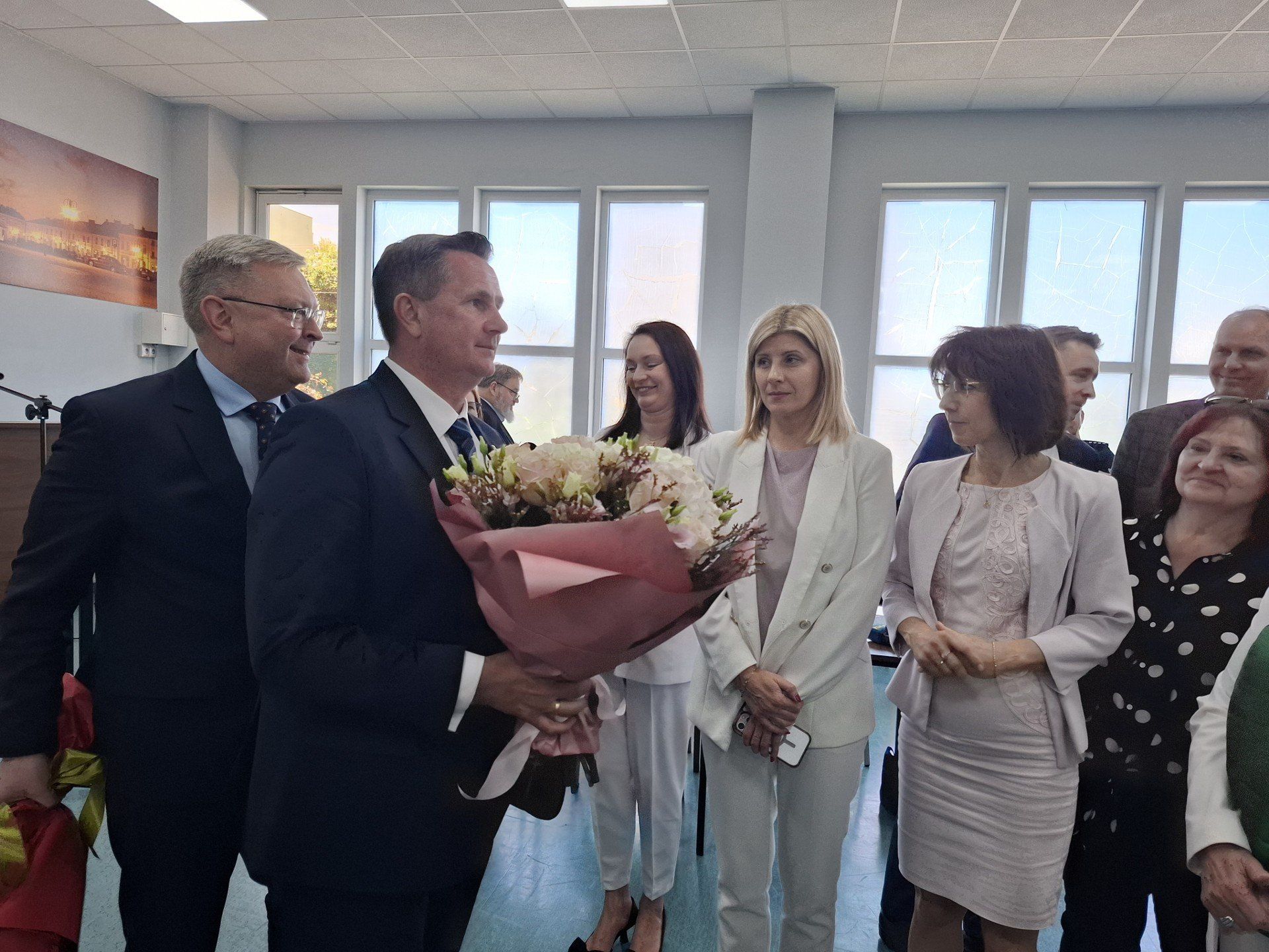W czwartkowe przedpołudnie, w sali konferencyjnej Ośrodka Sportu i Rekreacji w Skierniewicach, odbyła się kolejna sesja Rady Miasta. Tym razem najważniejszymi punktami obrad było udzielenie prezydentowi, Krzysztofowi Jażdżykowi, wotum zaufania i absolutorium.
