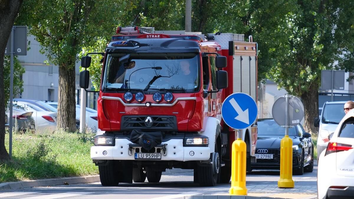 Strażacy wracający z interwencji