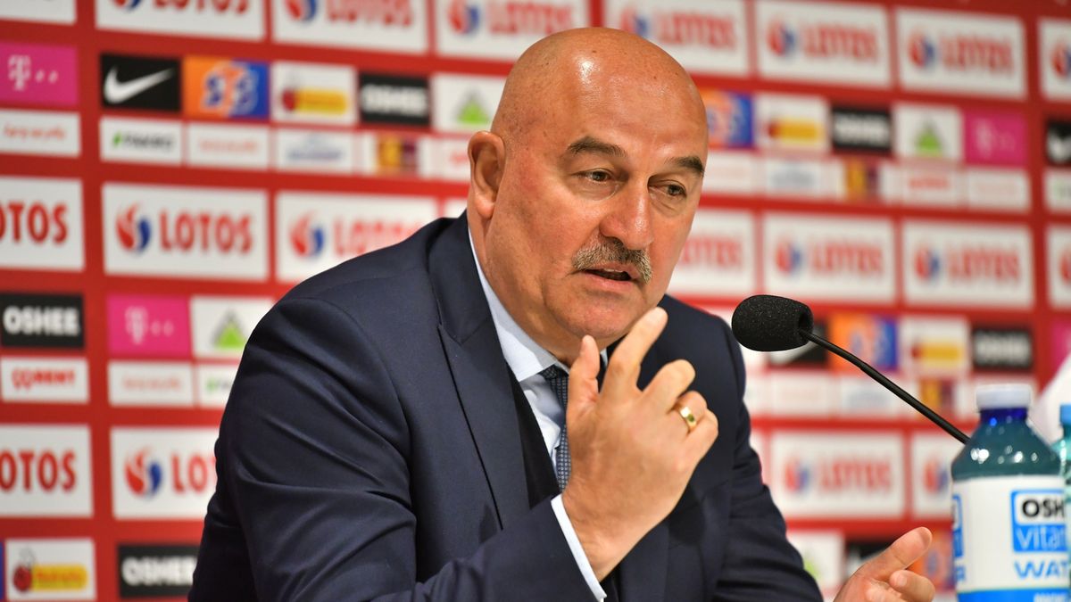 PAP / Maciej Kulczyński / Stanisław Czerczesow na konferencji prasowej