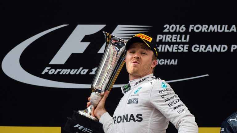 Nico Rosberg świętuje zwycięstwo w GP Chin 2016