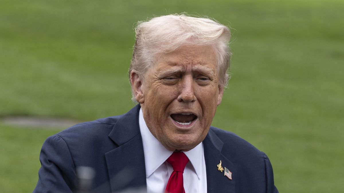 WASHINGTON D.C., UNITED STATES - SEPTEMBER 30: US President Donald Trump speaks to members of the media on the South Lawn of the White House after arriving on Marine One on September 30, 2025 in Washington DC, United States. (Photo by Mehmet Eser/Anadolu via Getty Images)