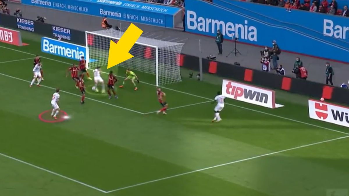 Przepiękny gol Lewandowskiego w meczu Bayer Leverkusen - Bayern Monachium