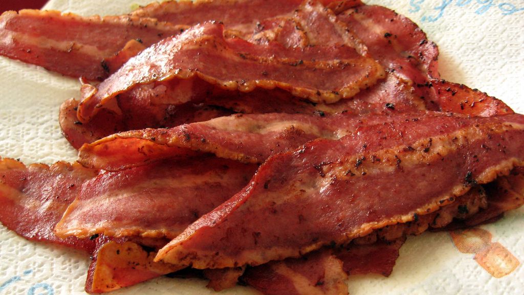 Bekon z indyka podgrzany w mikrofalówce