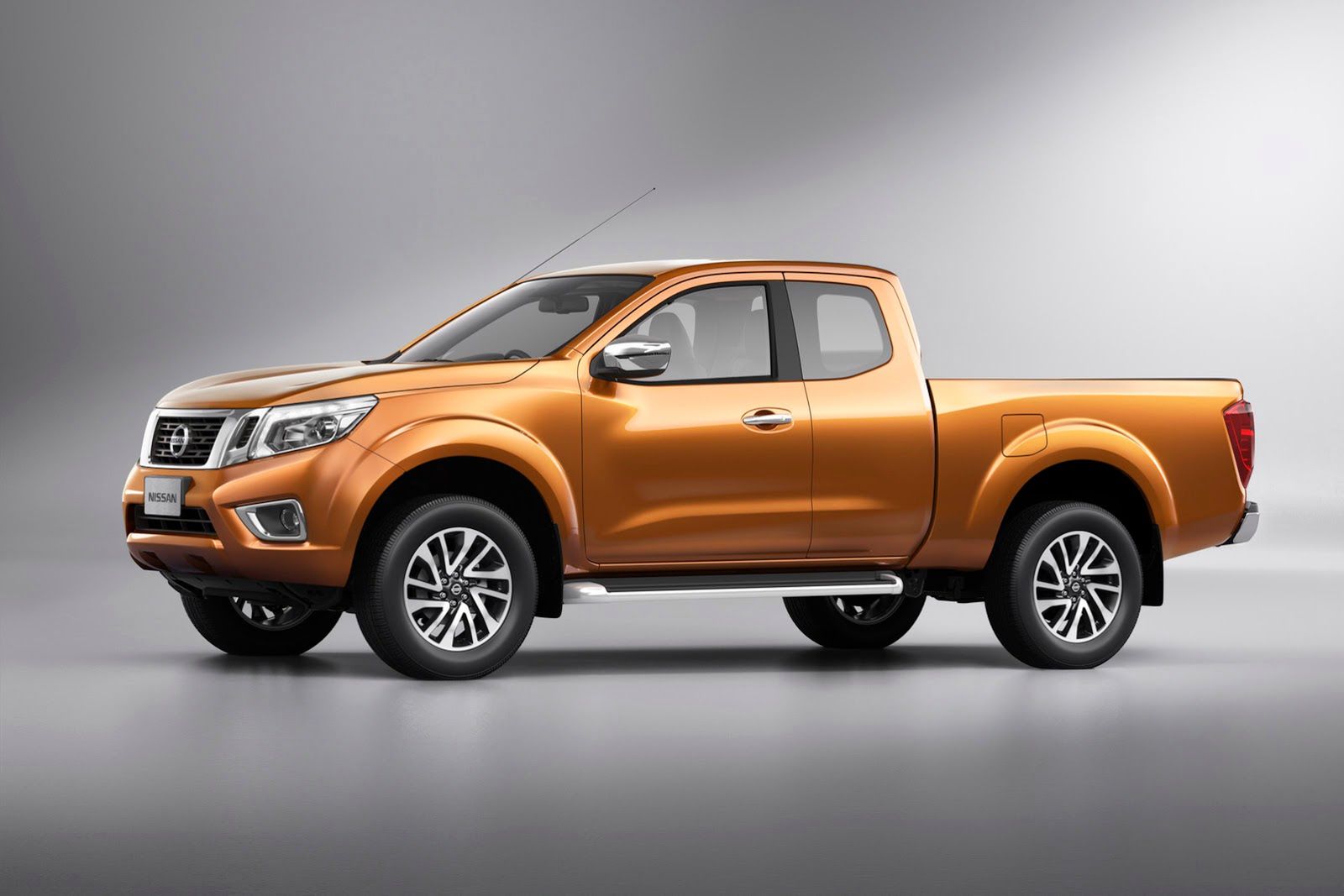 Nowy Nissan Navara - obszerna galeria producenta 22