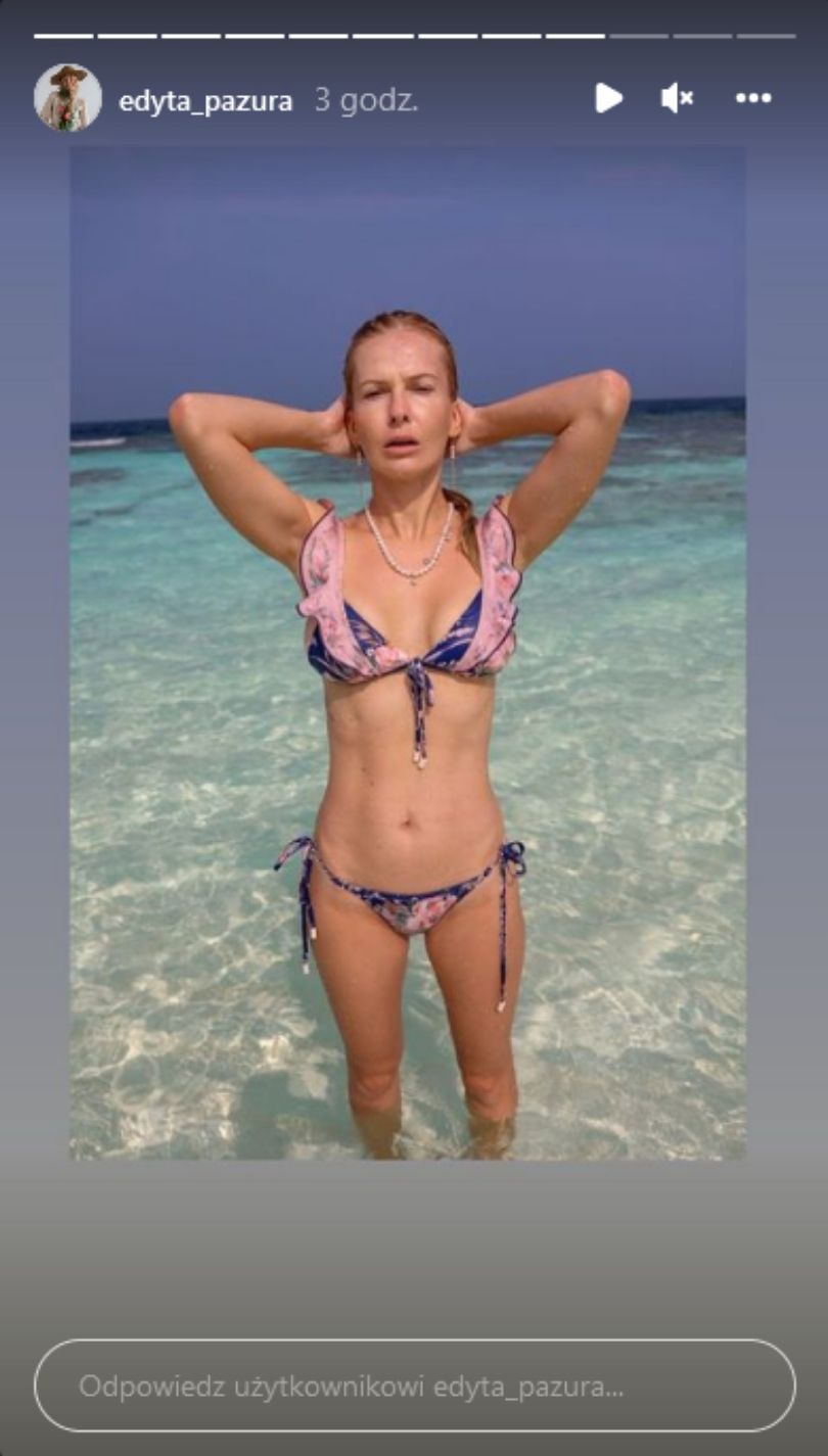 Edyta Pazura pozuje w bikini na tle oceanu