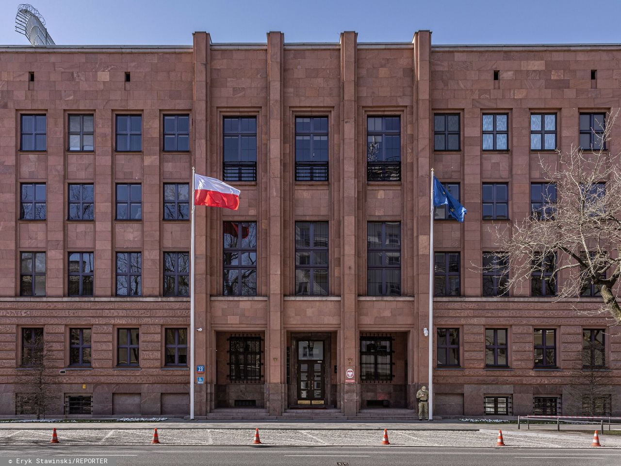 Praca w administracji. Wykształcenie średnie wystarczy