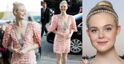Dziewczęca Elle Fanning na pokazie mody w Paryżu
