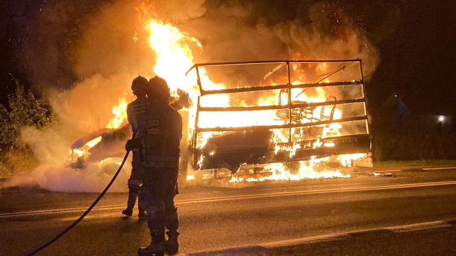Lubelszczyzna. Auto w płomieniach. Strażacy dwie godziny walczyli z ogniem 