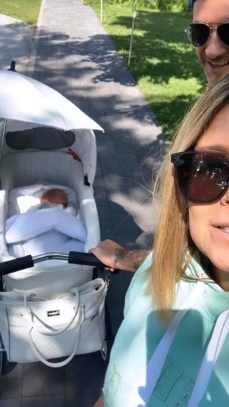 Małgorzata Rozenek na spacerze z Henrykiem i Radosławem