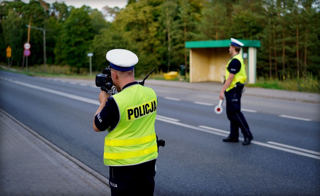 Policja mierzy prędkość różnymi urządzeniami