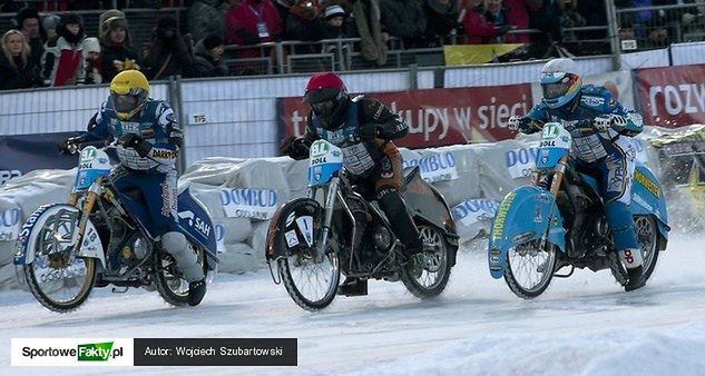 Antti Aakko (w środku) spisze sezon na straty z powodu kontuzji