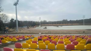 Żużel. Wielka chwila dla PSŻ-u. Maszty już stoją. Wiemy, kiedy możliwy pierwszy trening