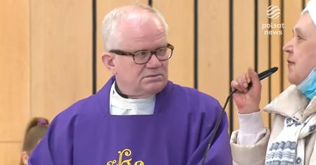 Kobieta wyrwała księdzu mikrofon. Skandal podczas mszy św. w Warszawie
