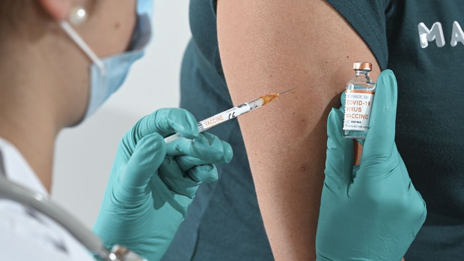 BRUSSELS, BELGIUM - JUNE 18 : In this illustration a doctor holds a syringe and a bottle labelled as the Covid-19 coronavirus vaccine. At least 8,000,202 cases of infection, including 435,176 deaths, were recorded in total, particularly in Europe, the continent most affected with 2,417,902 cases (188,085 deaths) and in the United States, which has the highest number of cases (2,110,182) and deaths (116,081). There are about a hundred projects for vaccines against Covid-19, of which about ten are in the clinical trial phase. Pictured on June 18, 2020 in Brussels, Belgium, 18/06/2020 ( Photo by Vincent Kalut / Photonews via Getty Images)