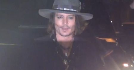 Johnny Depp imprezuje i rozdaje autografy