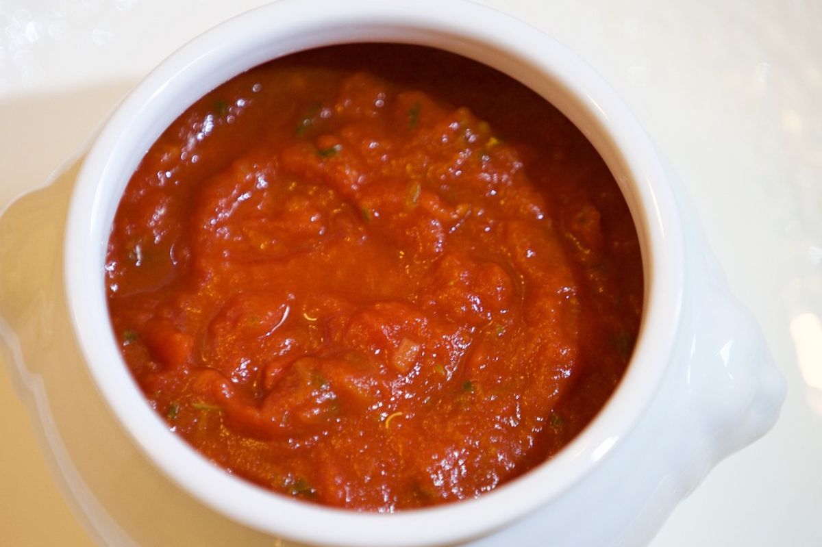 Jak zrobić podstawowy sos pomidorowy?