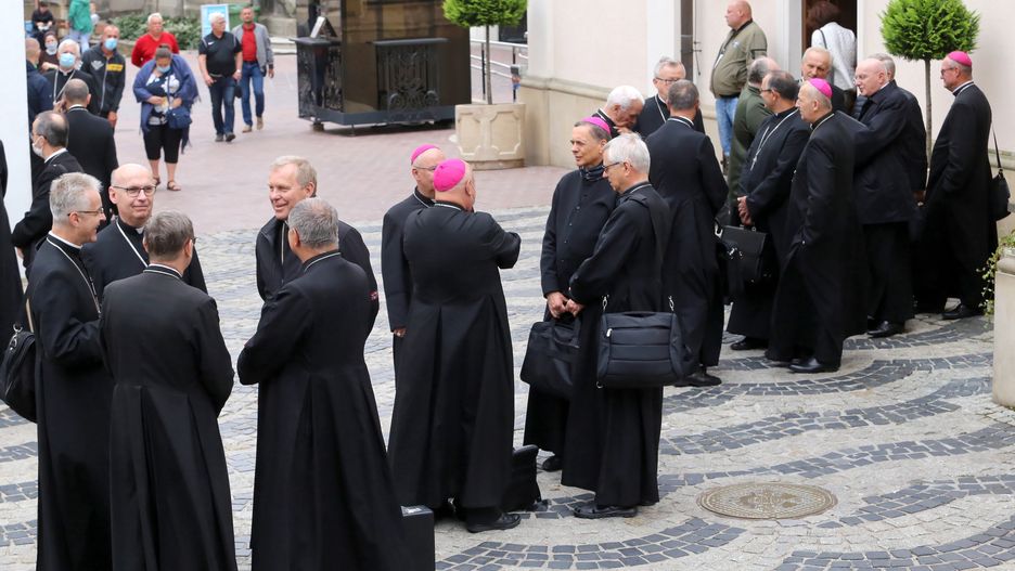 Poradnie dla osób LGBT. Konferencja Episkopatu Polski przyjęła stanowisko