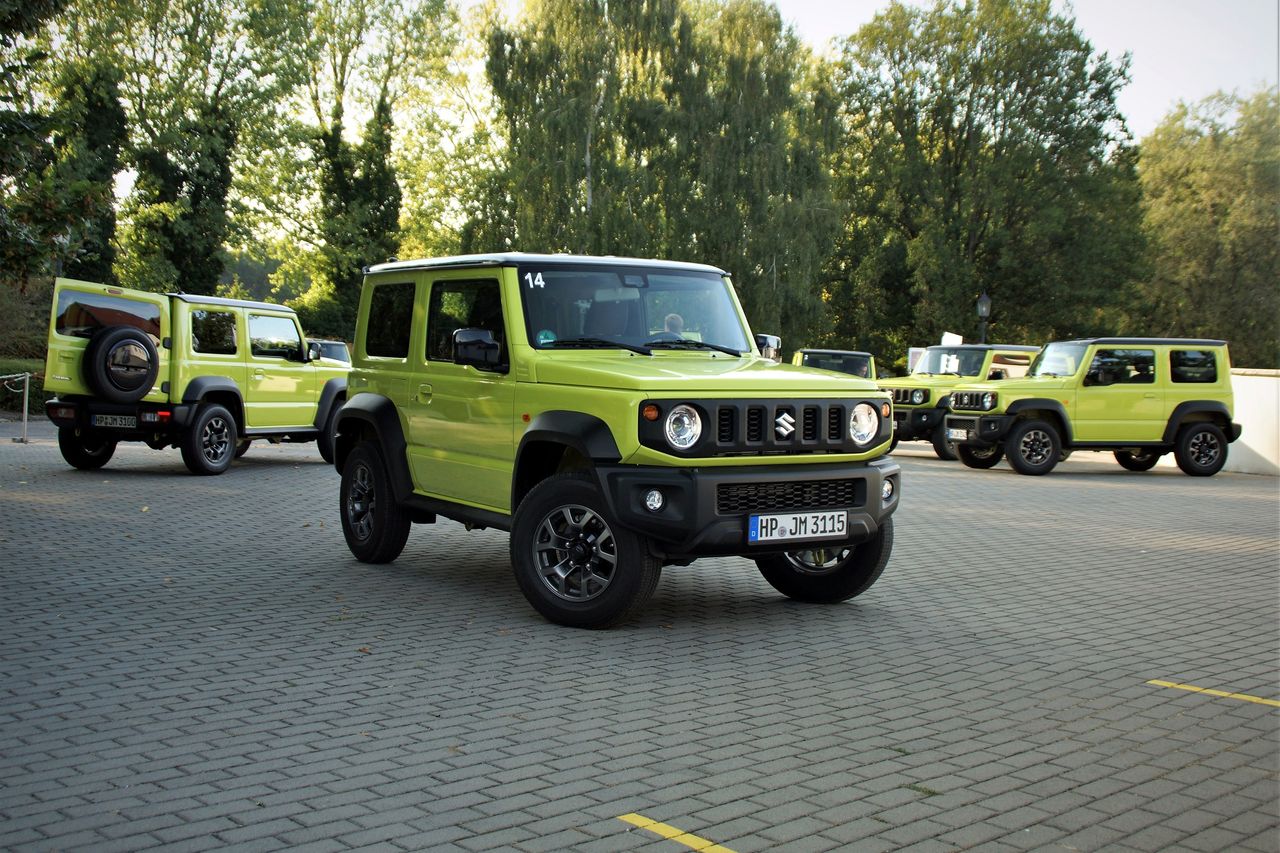 Suzuki Jimny w kolorze Kinetic Yellow