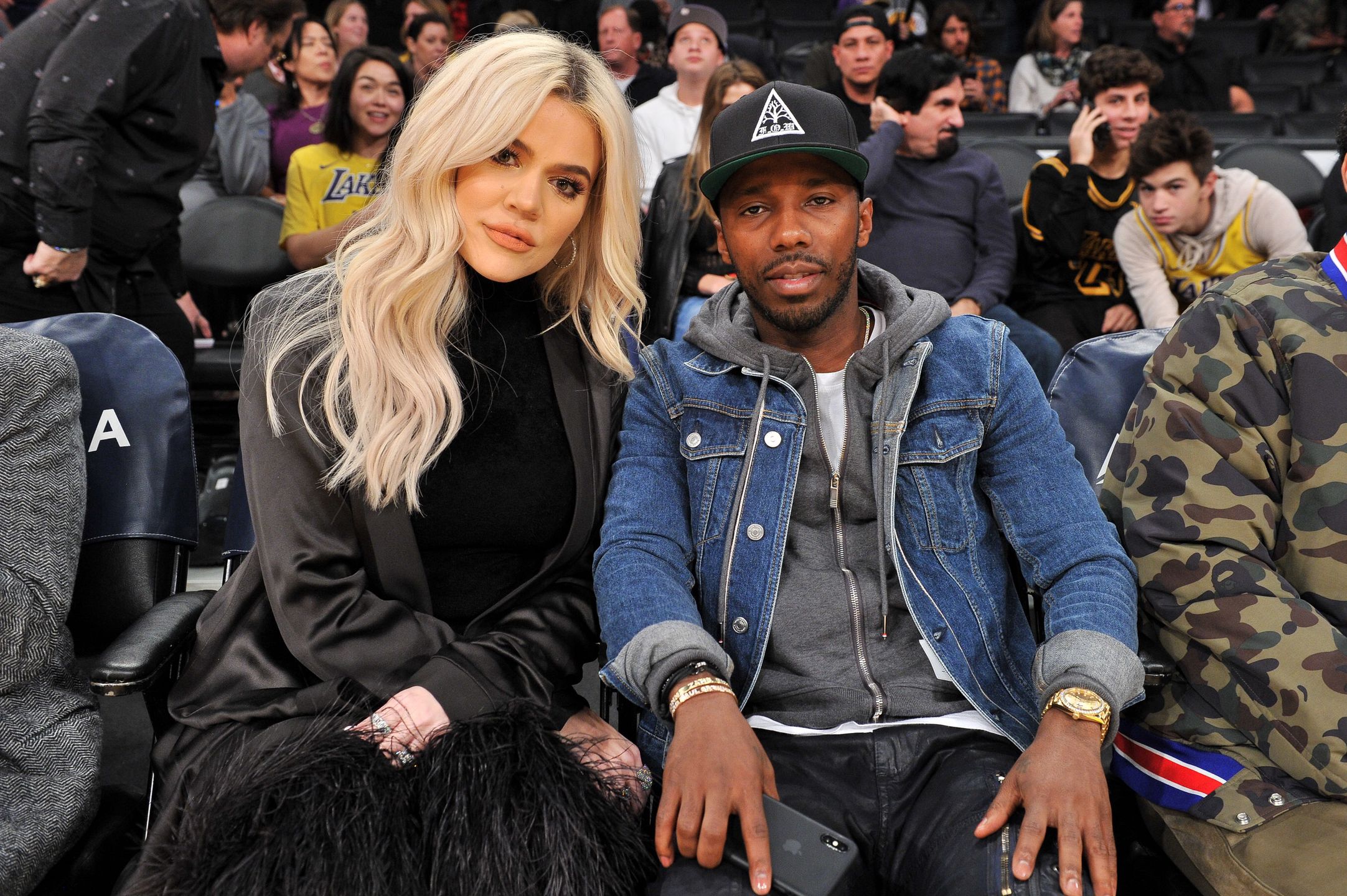 Rich Paul na meczu u boku Khloe Kardashian 