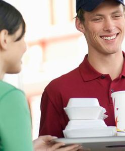 Praca w fast foodzie. Lepiej w „sieciówce” czy małym barze?