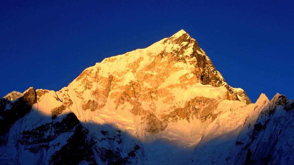 Zdjęcie okładkowe artykułu: Getty Images / Godong/Universal Images Group / Na zdjęciu: szczyt Lhotse