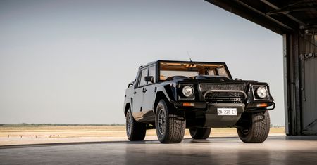 Lamborghini LM002 - mega-SUV [lekcja historii]