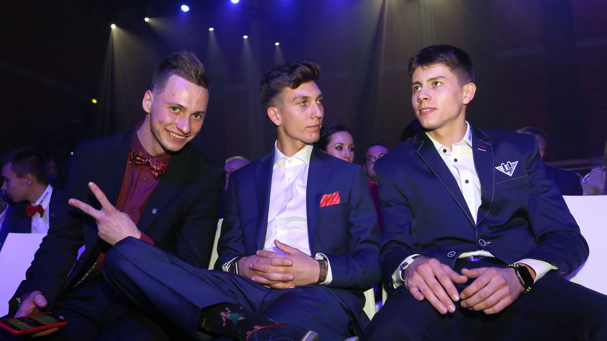 najlepsi juniorzy sezonu 2017 w PGE Ekstralidze Od lewej: Kacper Woryna, Maksym Drabik, Bartosz Smektała