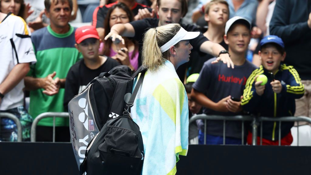 Getty Images / Ryan Pierse / Na zdjęciu: Coco Vandeweghe opuszcza kort po porażce