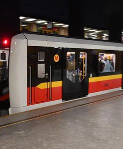 Kolejna awaria w warszawskim metrze. Rusza transport zastępczy