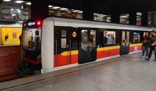 Kolejna awaria w warszawskim metrze. Rusza transport zastępczy