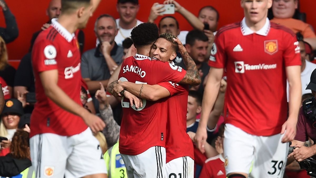 PAP/EPA / PETER POWELL / Na zdjęciu: piłkarze Manchesteru United